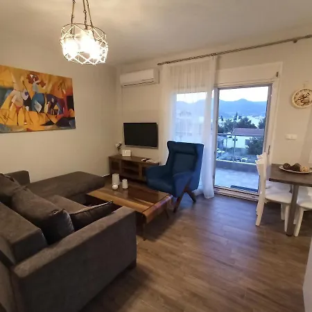 Daire Mge Luxury House With Pool