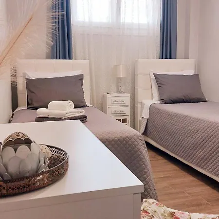 Daire Mge Luxury House With Pool Nea Iraklitsa