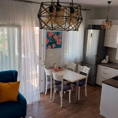Apartament Mge Luxury House With Pool