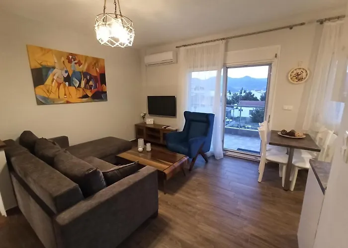 Daire Mge Luxury House With Pool