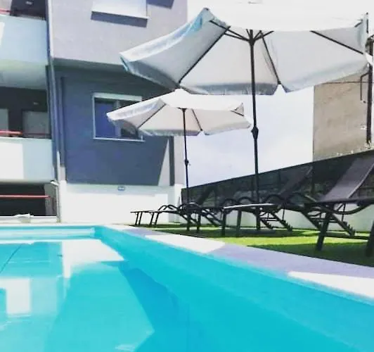 Daire Mge Luxury House With Pool