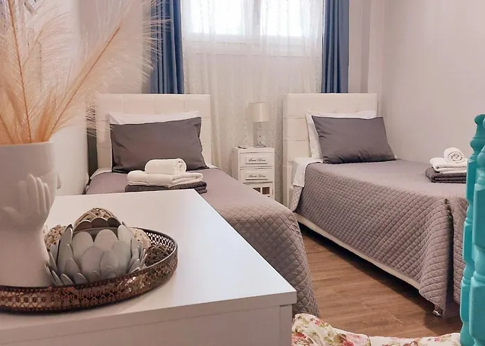 Daire Mge Luxury House With Pool Nea Iraklitsa