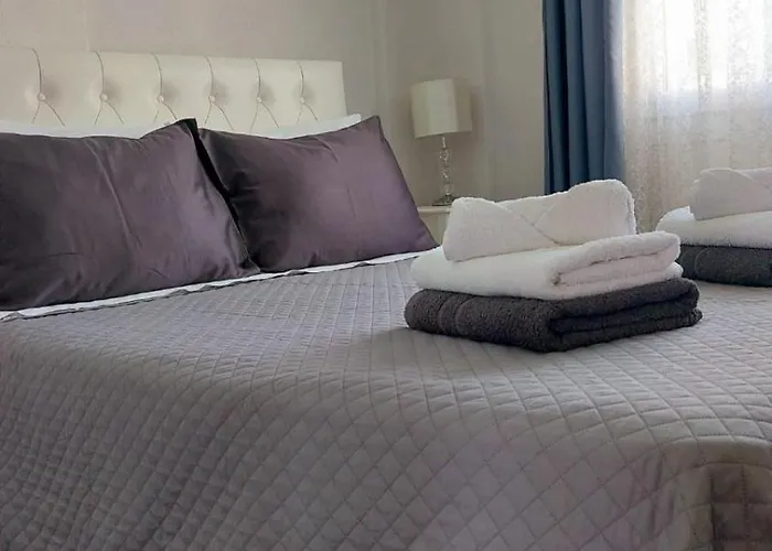 Daire Mge Luxury House With Pool